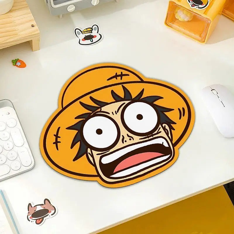 One Piece Luffy Mouse Pad, Small Computer Desk Mat, Office Alien Non-Slip Round Keyboard Pad, Cute Cartoon, Gift for Friends